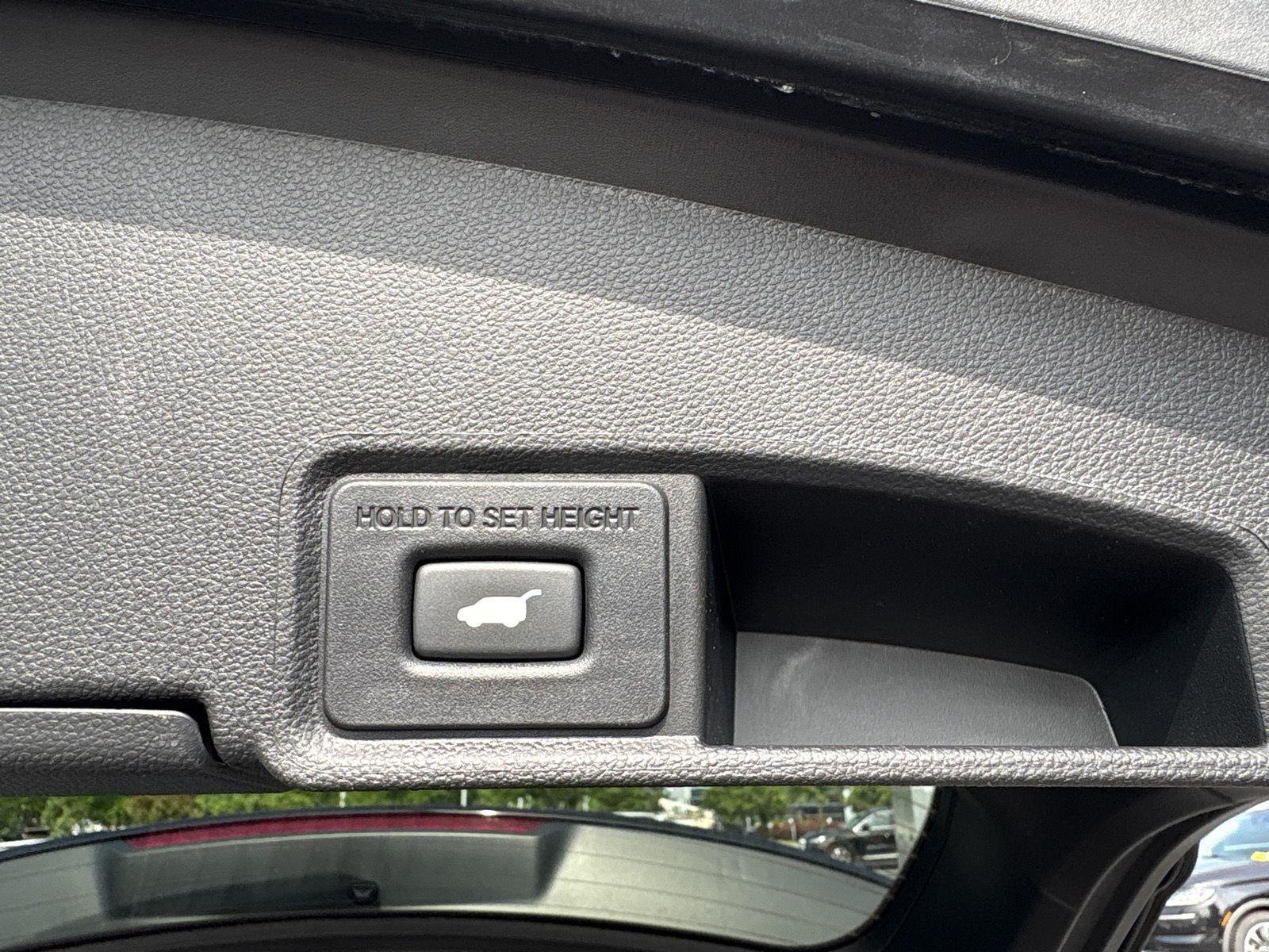 Used 2024 Liquid Carbon Metallic Acura w/Advance Package image 20