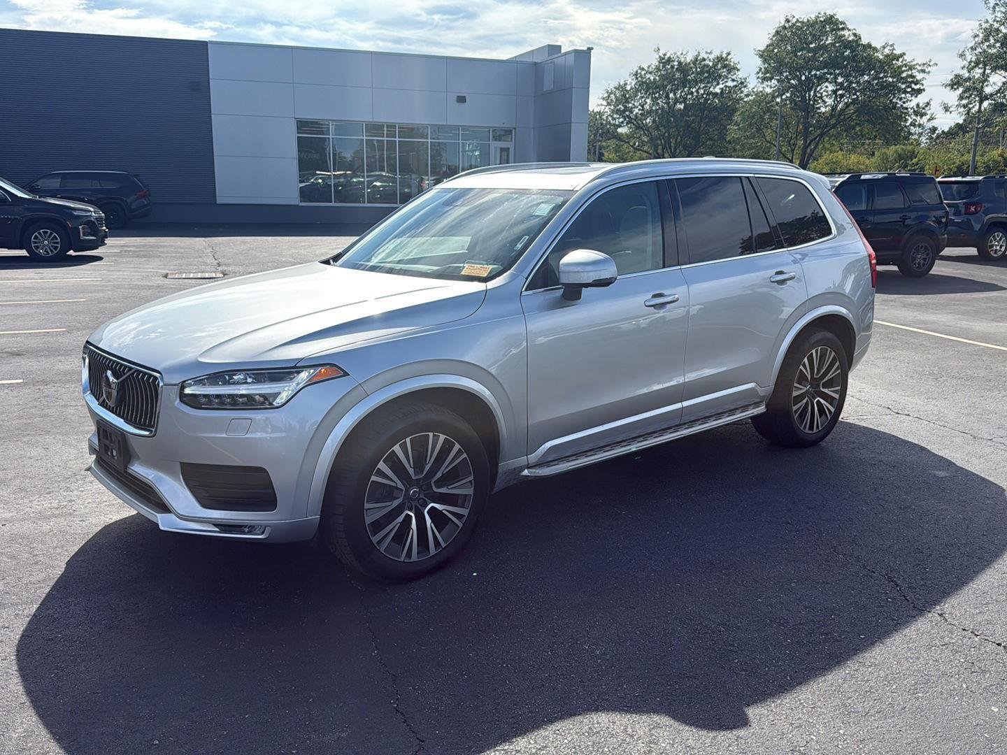 Used 2021 Bright Silver Metallic Volvo Momentum image 2