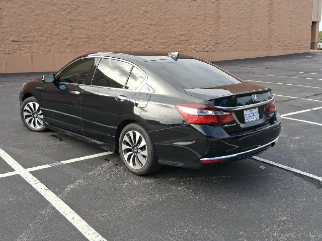 Used 2017  Honda Touring image 3