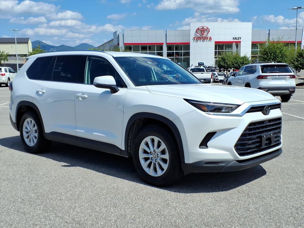 Used 2025 Beige Toyota XLE image 2
