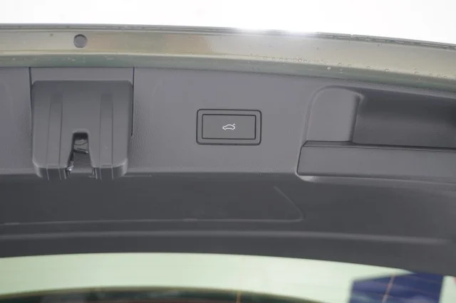 New 2026 Avocado Green Pearl Volkswagen 2.0T SEL image 8