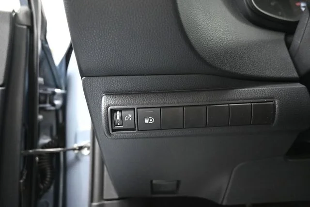 2025 Toyota Corolla LE - Photo 15