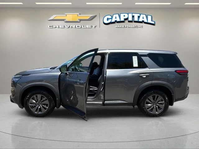Used 2023 Gray Nissan S image 9