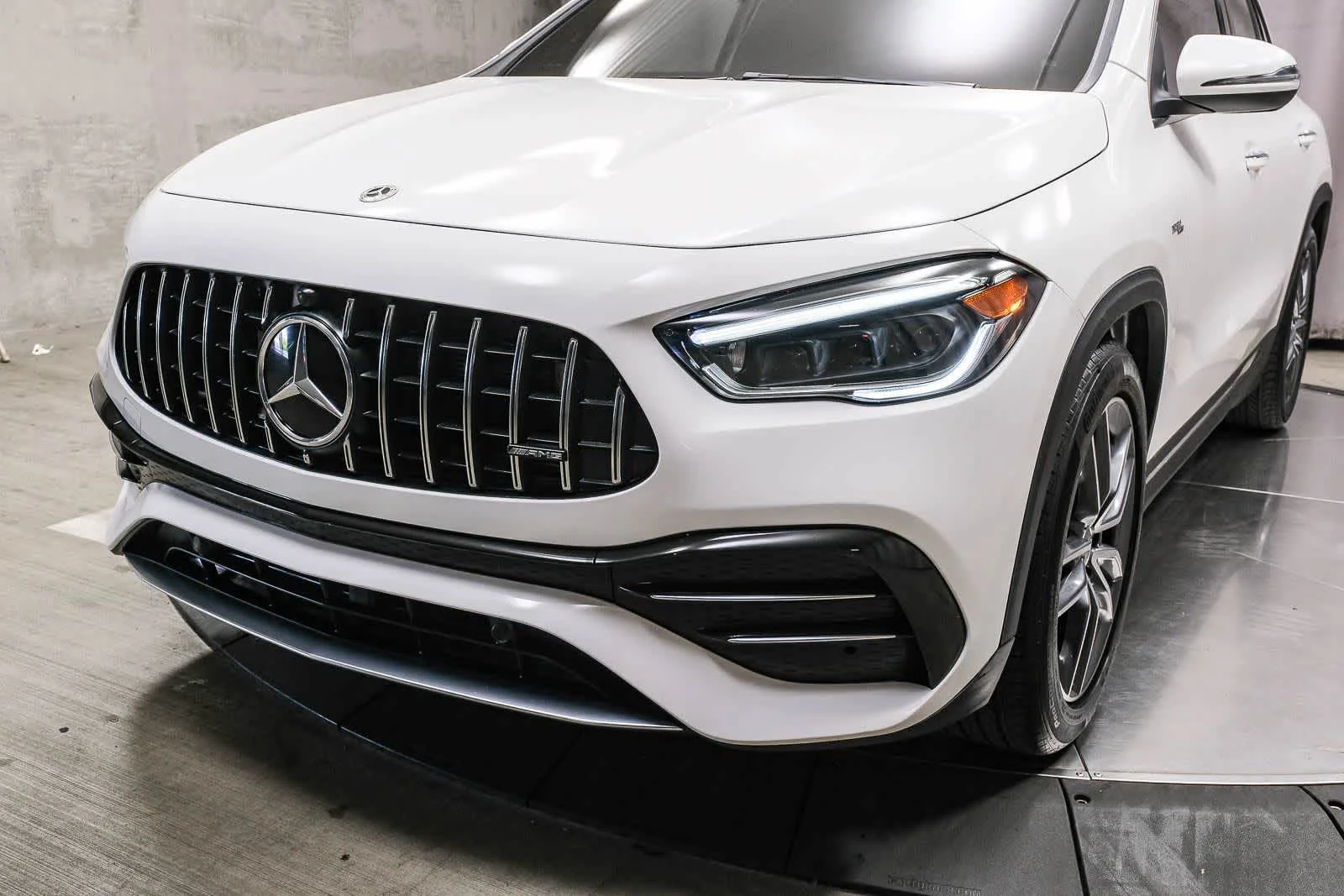Mercedes-Benz AMG® GLA 35 de 2023 de segunda mano certificado, color blanco polar, imagen 11