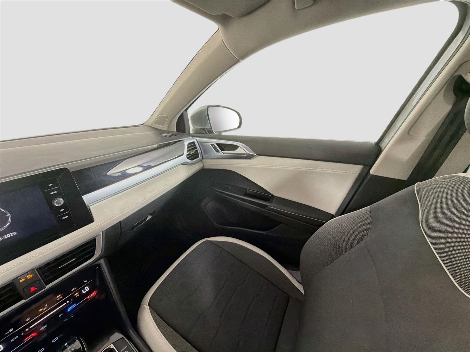 2025 Volkswagen Taos SE - Photo 23