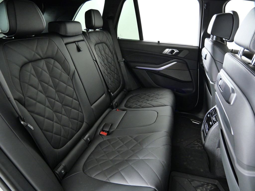 2026 BMW X5 M60i - Photo 27