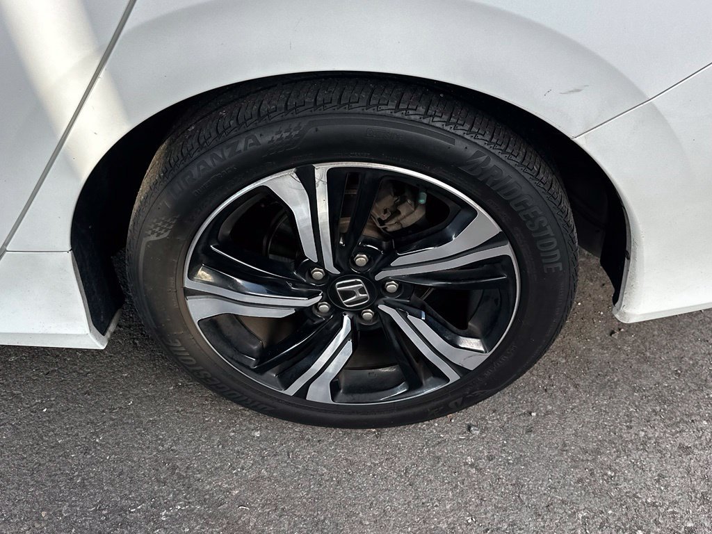 Used 2017 White Orchid Pearl Honda Touring image 19