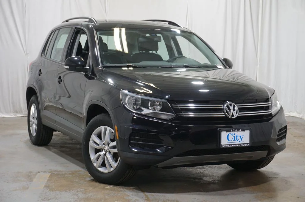 Used 2017 Volkswagen Tiguan S with VIN WVGBV7AX4HK032668 for sale in Evanston, IL