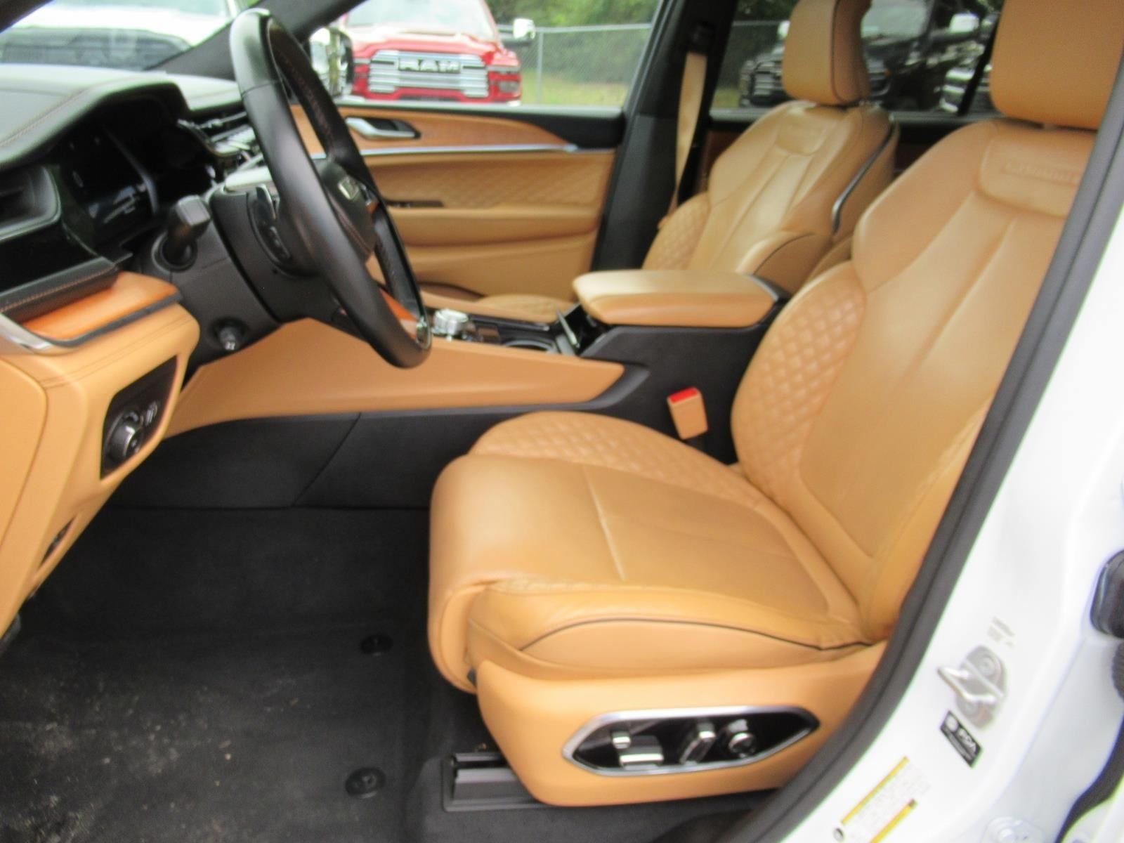 Used 2023 White Jeep Summit image 18