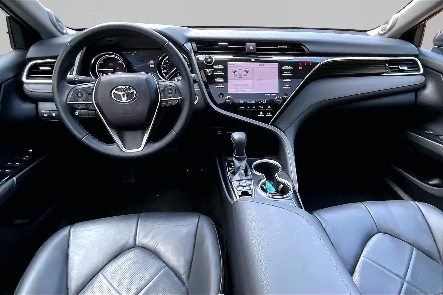 Used 2018 Galactic Aqua Mica Toyota Hybrid XLE image 16