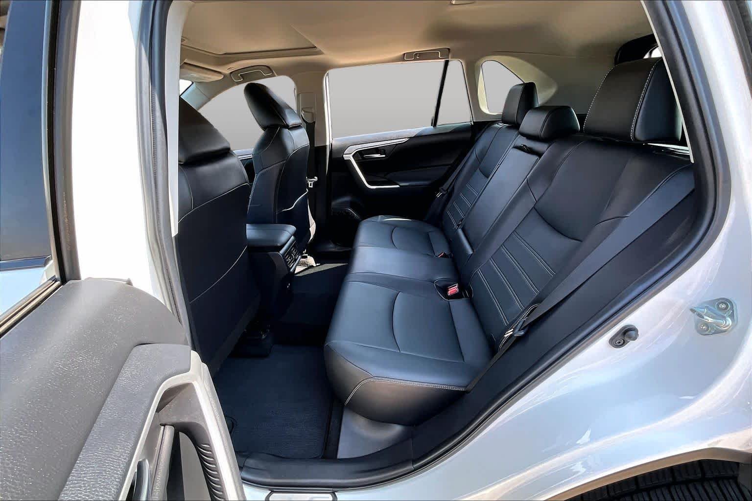 Used 2023 Wind Chill Pearl Toyota XLE Premium image 19