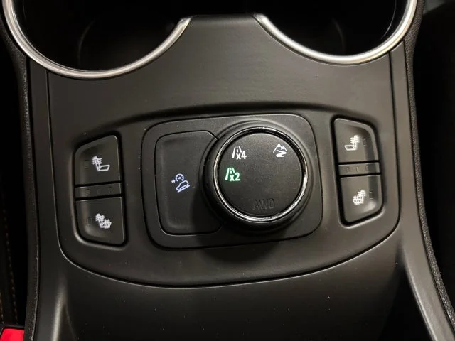 Used 2019 White GMC SLE image 22