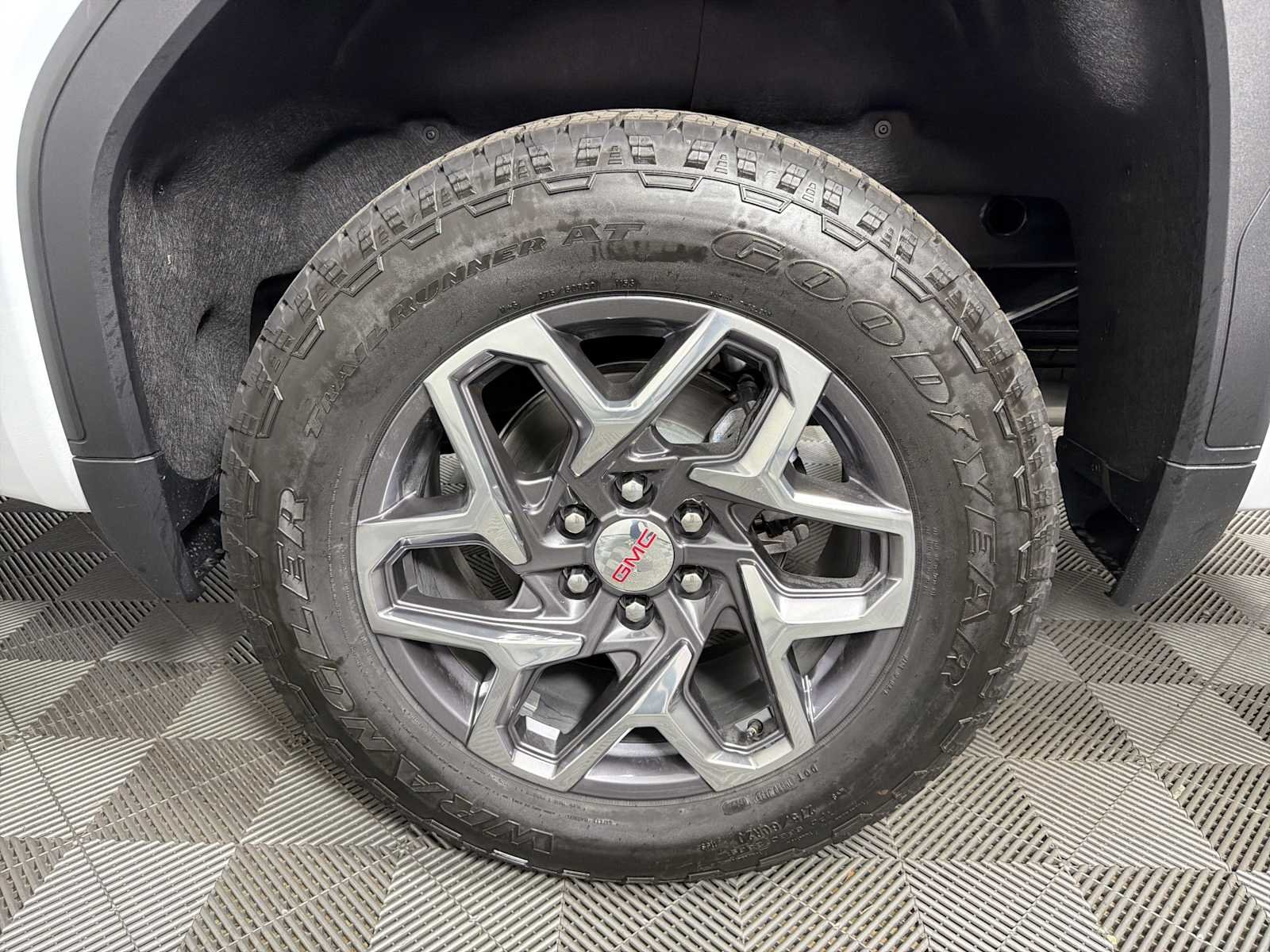 New 2026 Glacier White Tricoat GMC SLT image 17