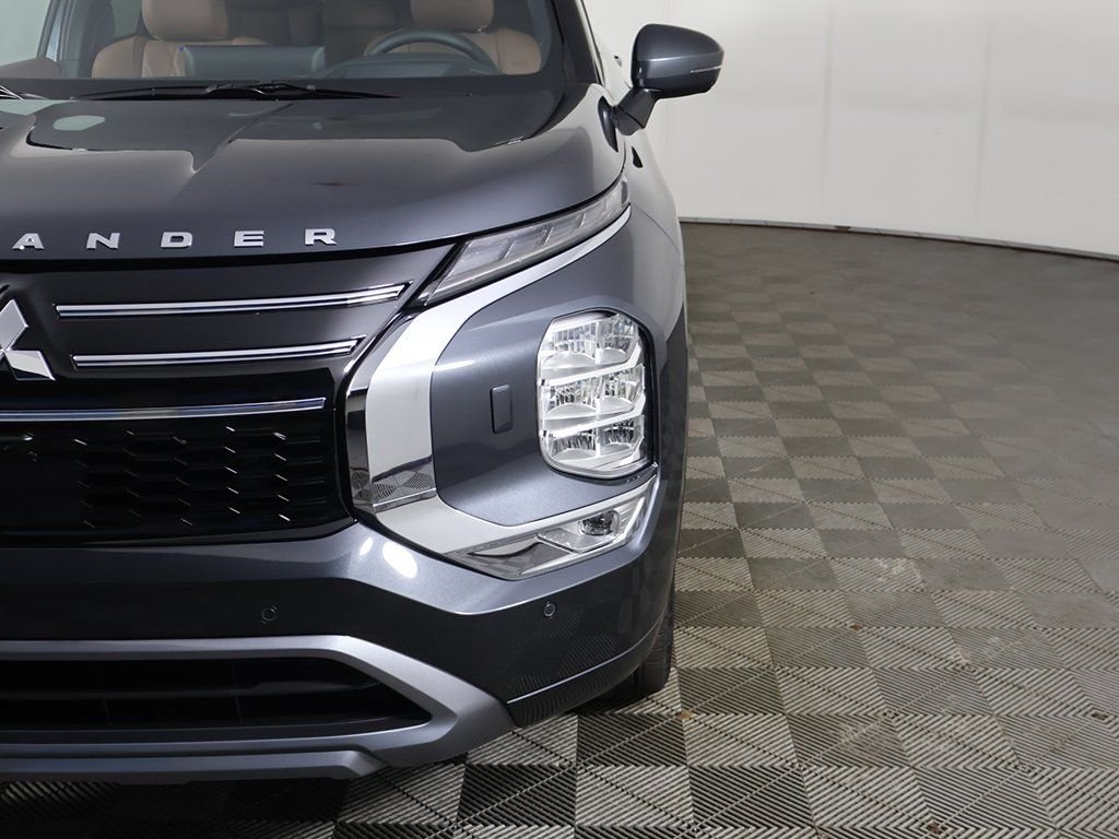 New 2025 Gray Mitsubishi SEL image 19
