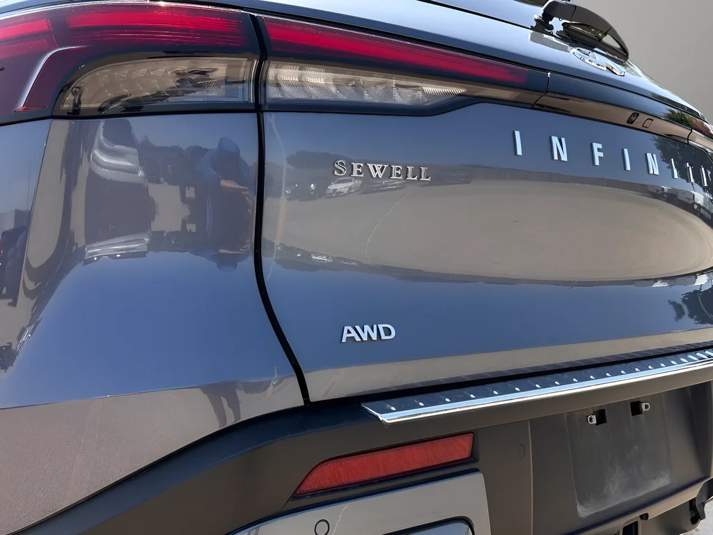 Used 2025 Blue INFINITI Autograph image 27