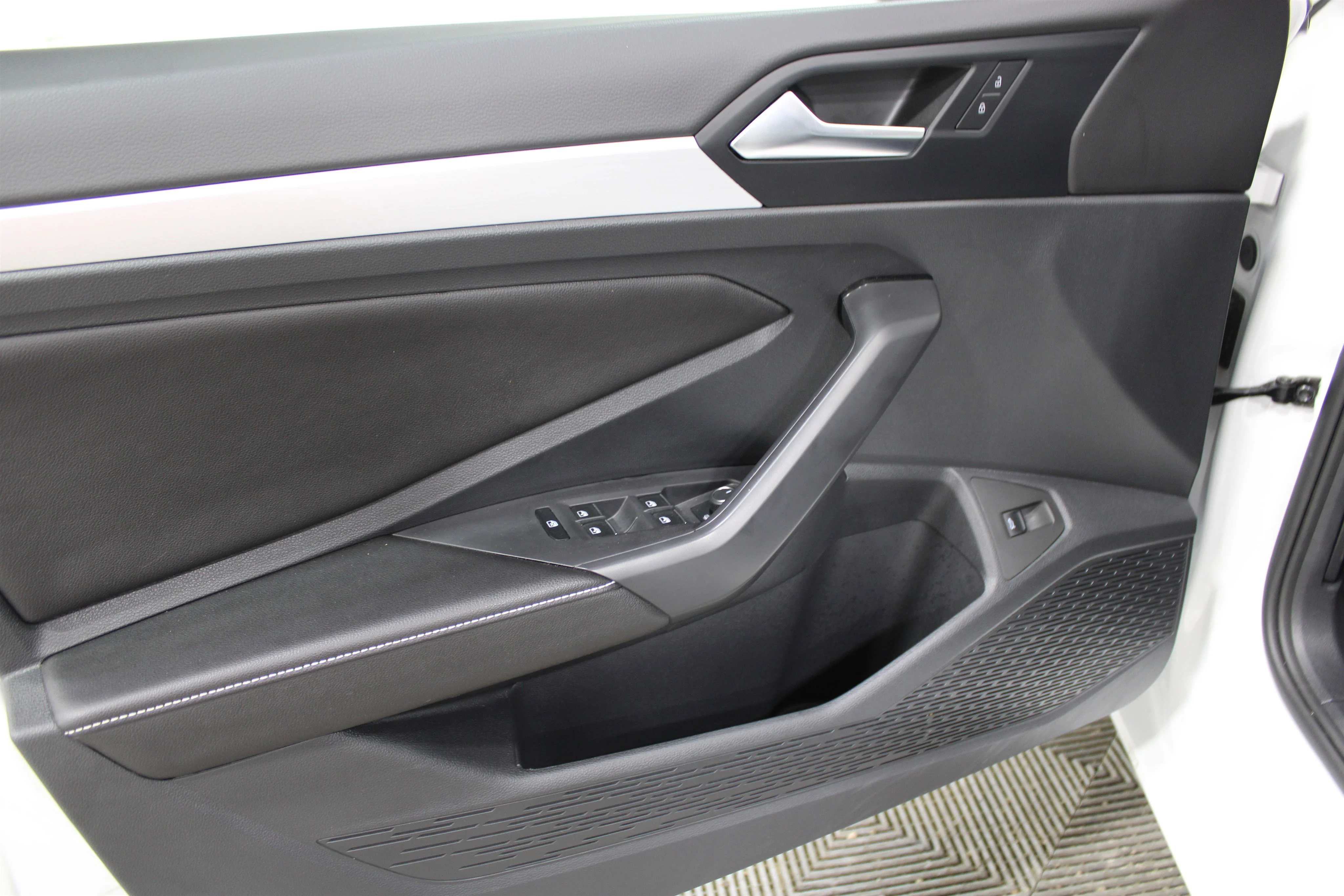 2025 Volkswagen Jetta Sport - Photo 6