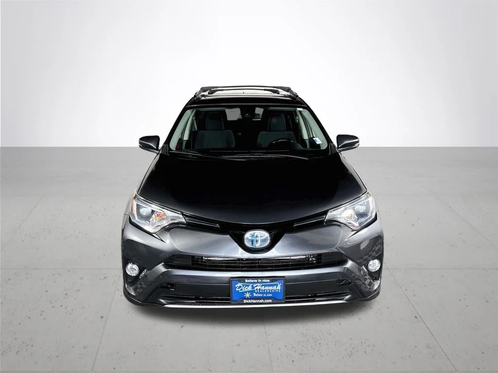 Used 2017 Gray Toyota XLE image 3