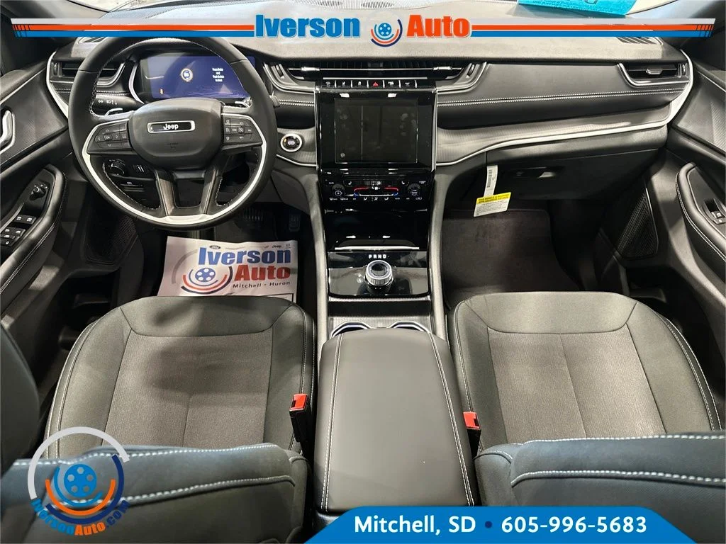 New 2026 Baltic Gray Metallic Clear-Coat Exterior Paint Jeep Laredo X image 22