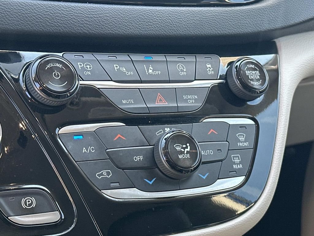 Used 2019 Blue Pearl Chrysler Touring L image 22