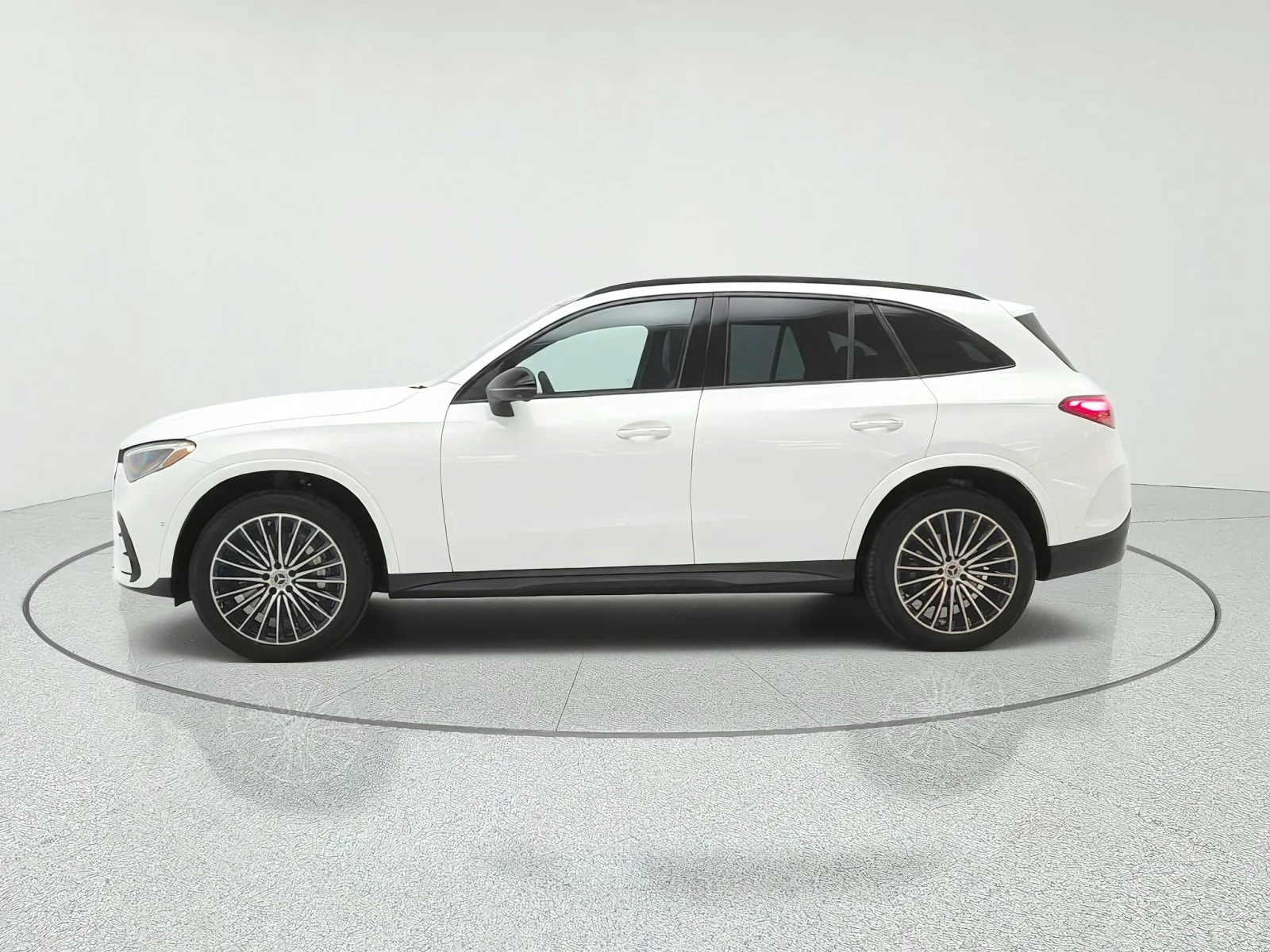 Used 2024 Polar White Mercedes-Benz GLC 300 4MATIC® SUV image 8