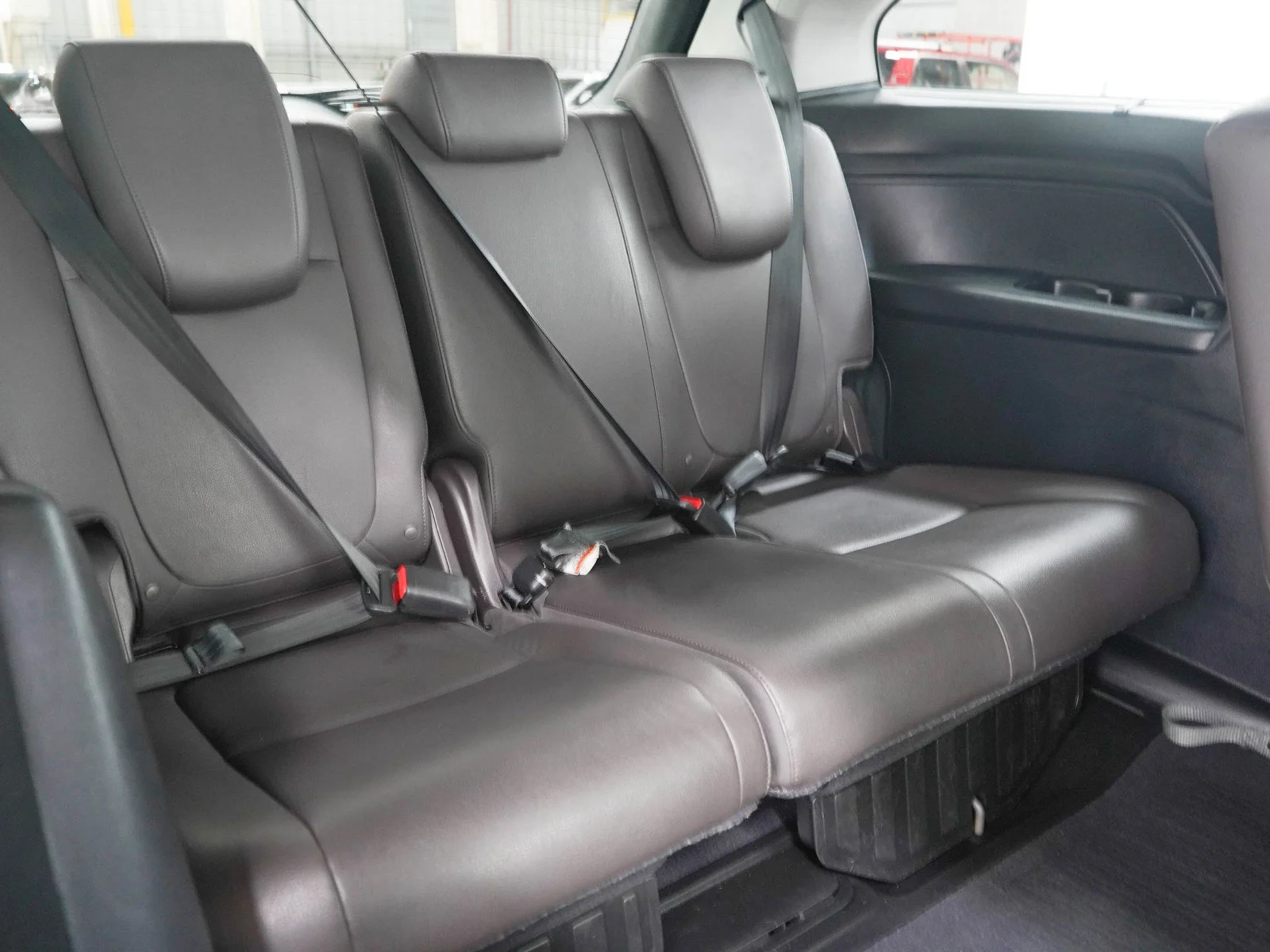 Used 2018 Pacific Pewter Metallic Honda Touring Auto image 16