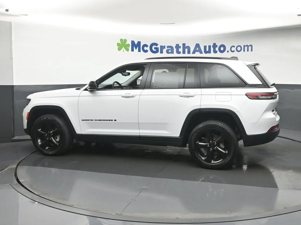 Used 2023 White Jeep Limited image 22