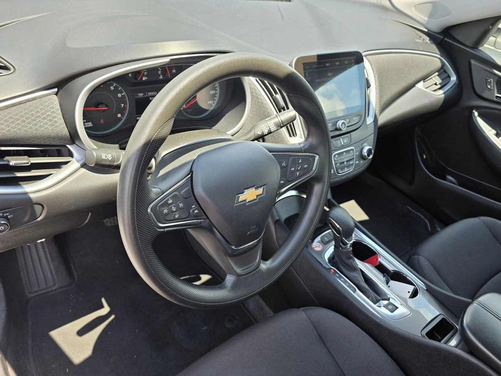 Used 2024 Summit White Chevrolet LT image 8