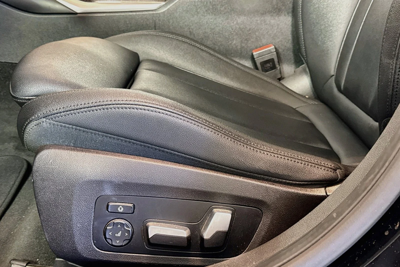 Used 2020 Jet Black BMW 330i image 16