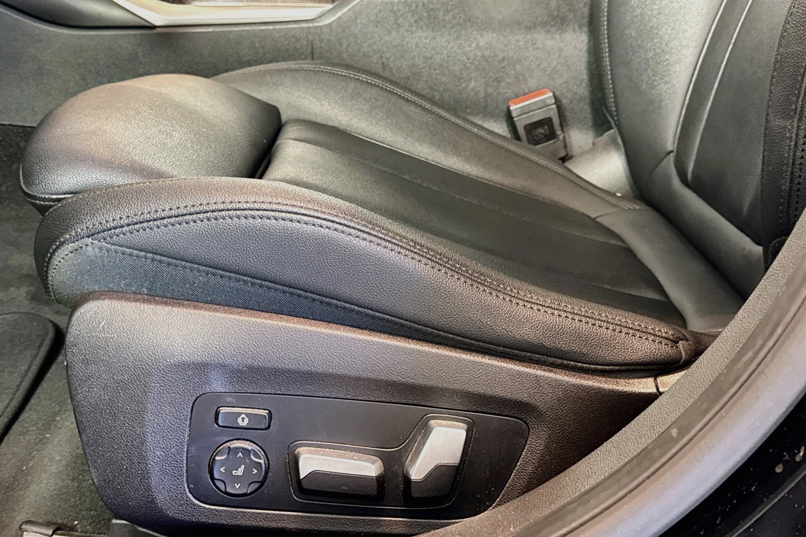 Used 2020 Jet Black BMW 330i image 16
