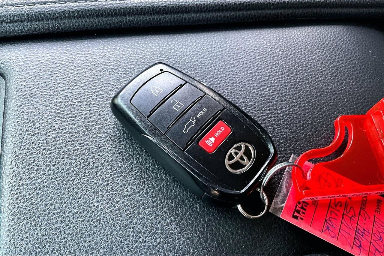 Used 2024 White Toyota Platinum image 35