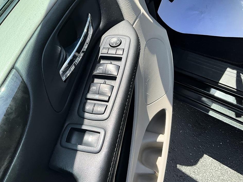 Used 2018 Black Dodge SE image 13