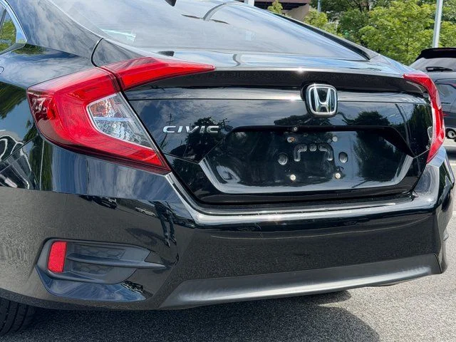 Used 2017  Honda EX image 33