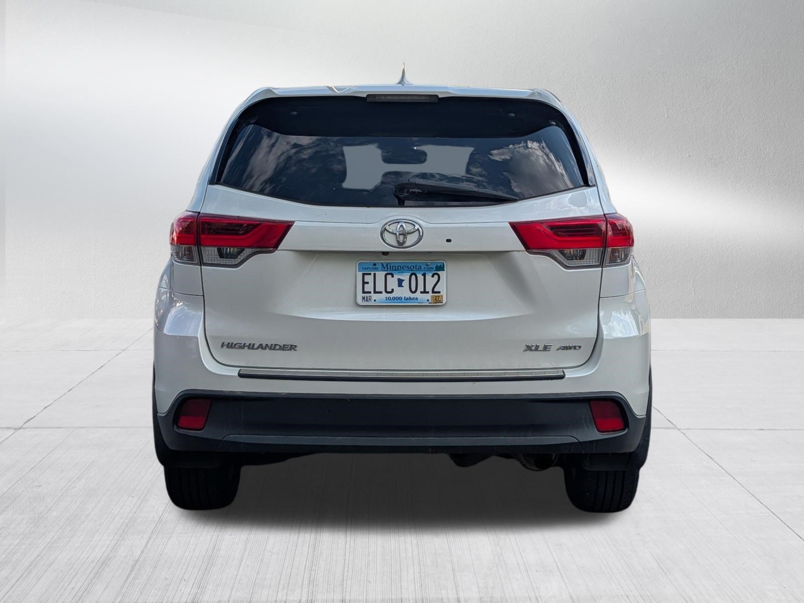 Used 2017 Blizzard Pearl Toyota SE image 6