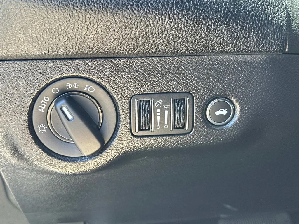 Used 2021 Gray Dodge SXT image 28