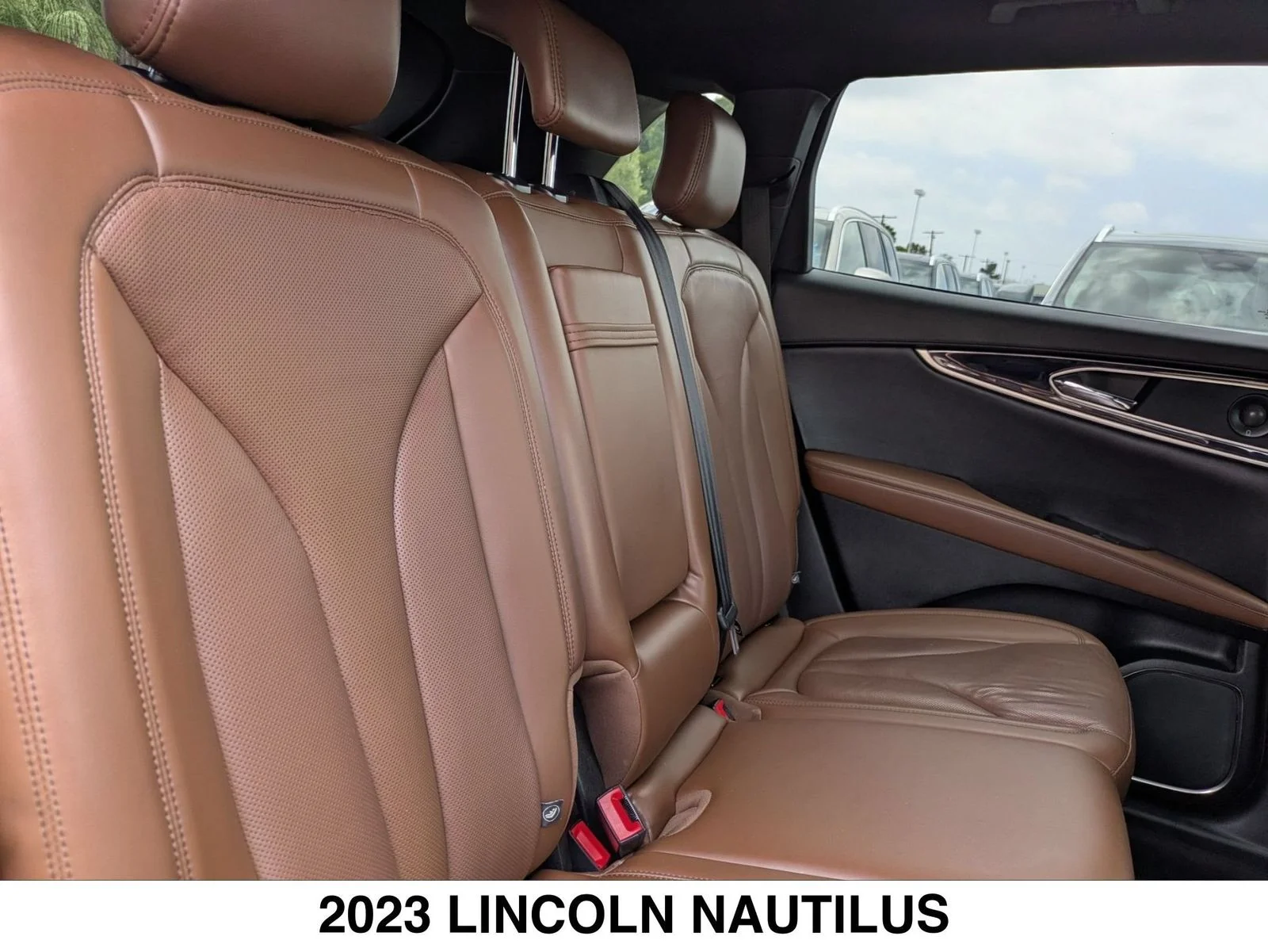 Used 2023 Black Lincoln Reserve image 25