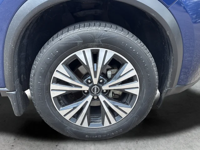 Used 2022 Blue Nissan SV image 9