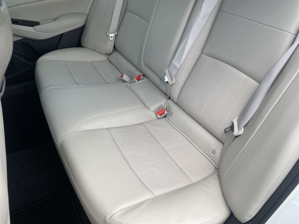 Used 2022 Pearl White Tricoat Nissan 2.5 SL image 28