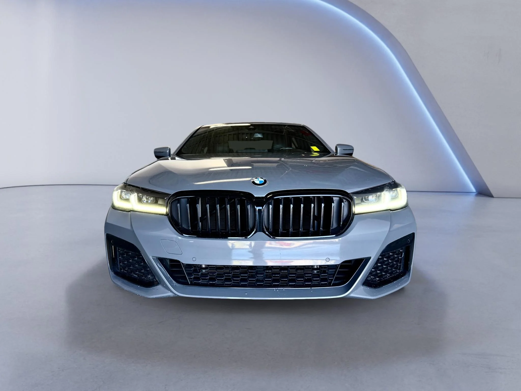 Used 2022 Bernina Grey Amber Effect Metallic BMW 530i image 2