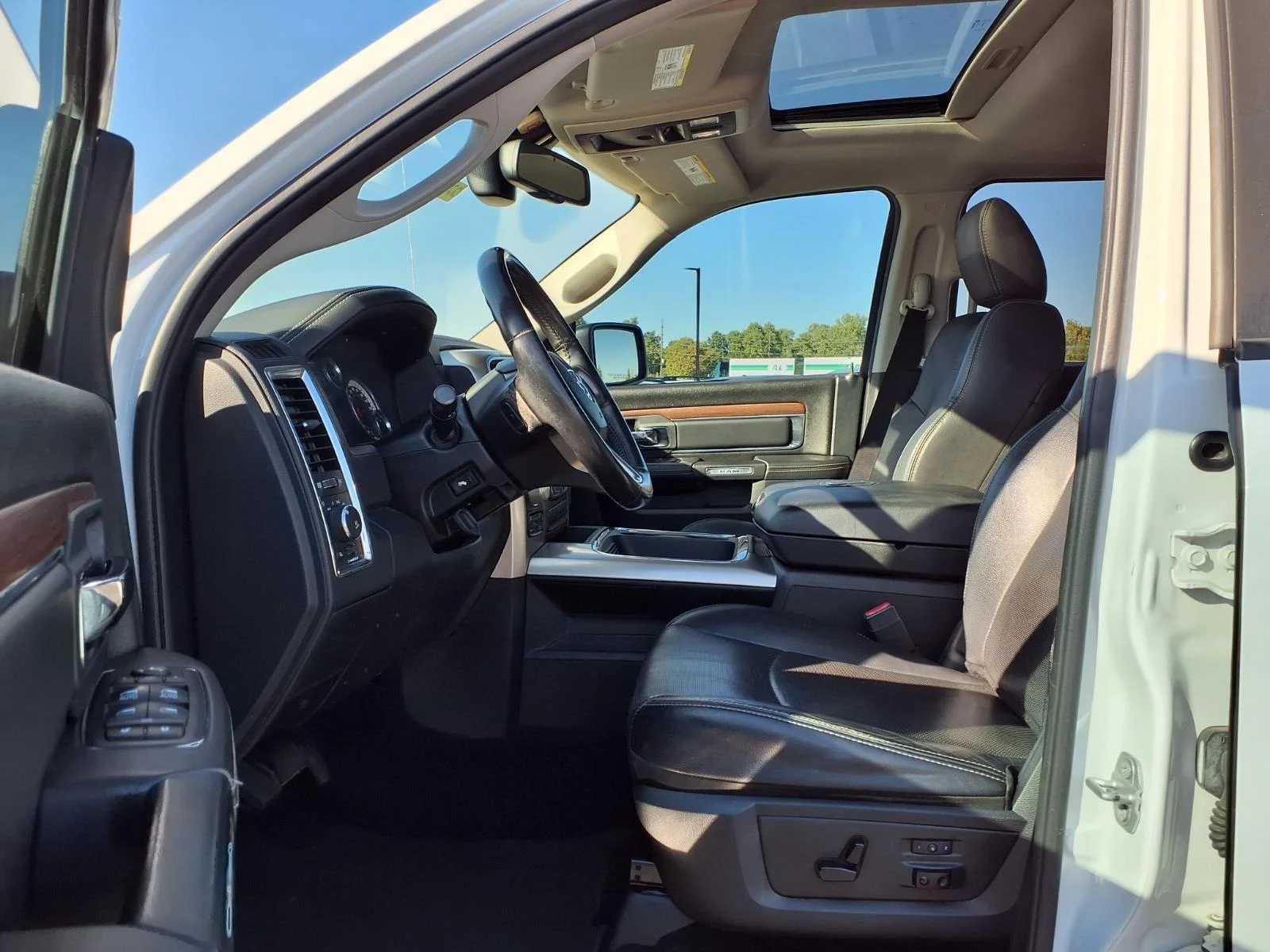 Used 2016 Bright White Clearcoat Ram Laramie image 24