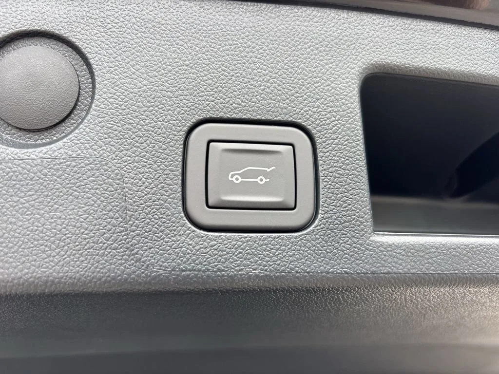 New 2027 Ebony Twilight Metallic GMC AT4 image 17