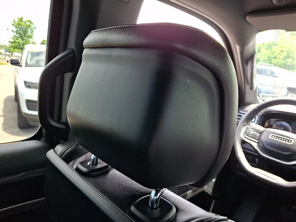 Used 2023 Diamond Black Crystal Pearlcoat Jeep Series III image 14