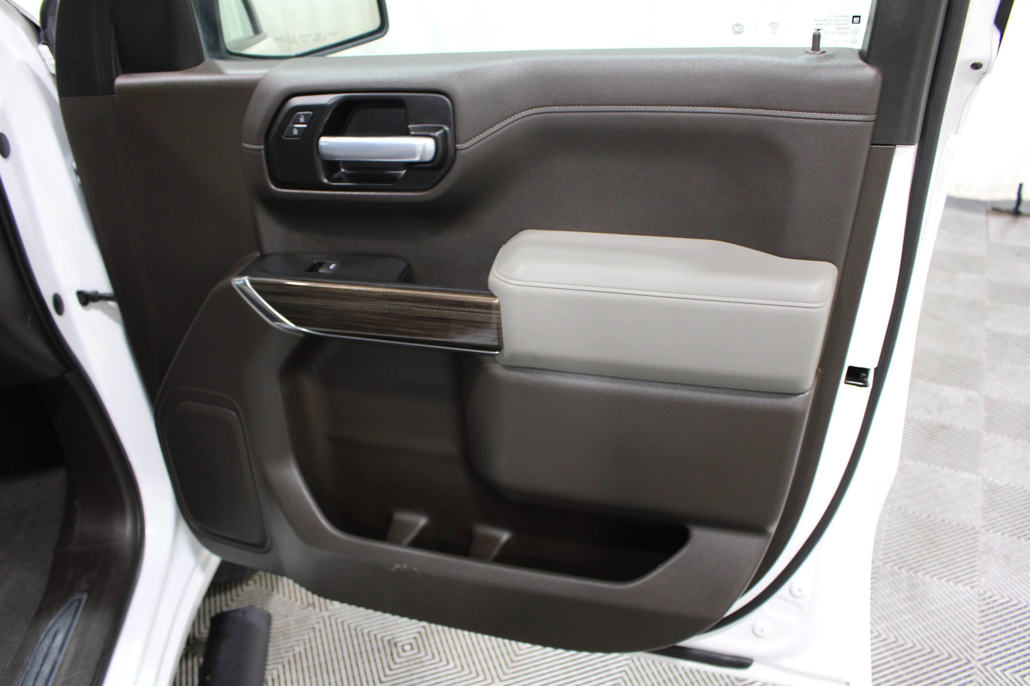 Used 2020 Summit White Chevrolet LT image 26