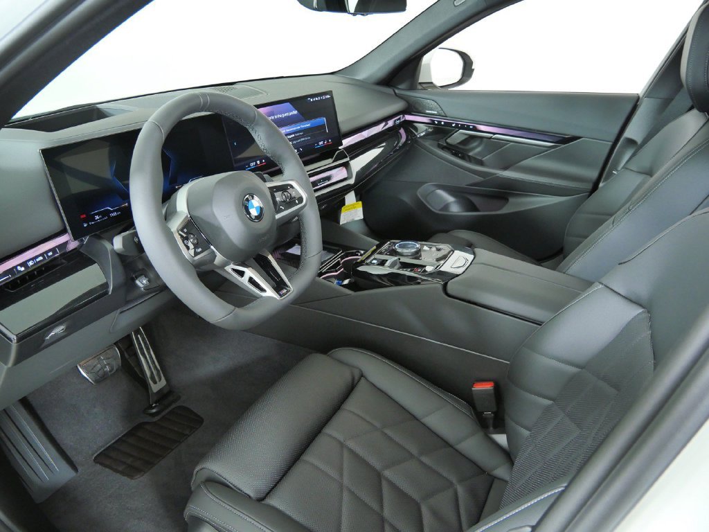 New 2027 Alpine White BMW 530i xDrive image 33