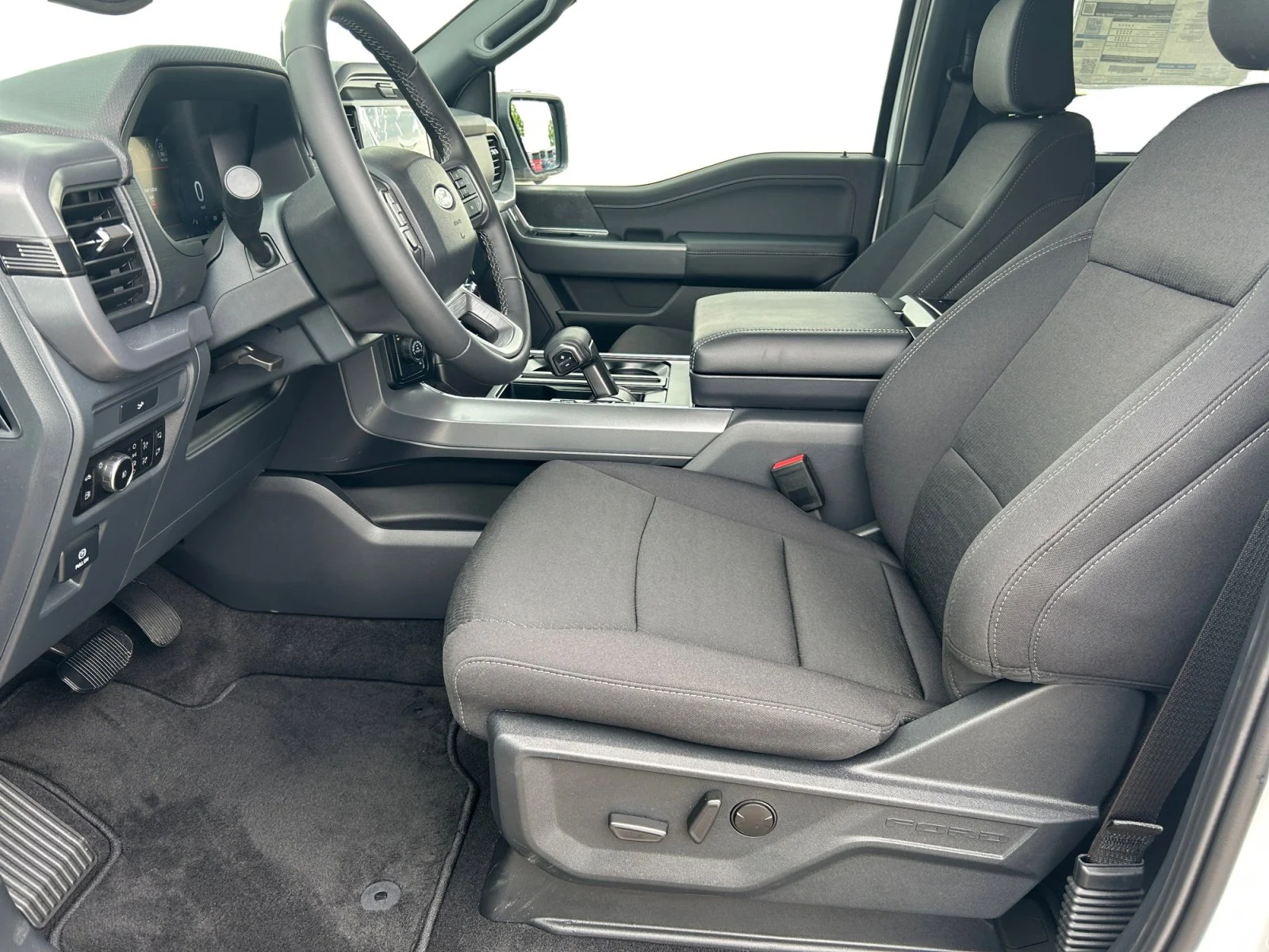 New 2026 Oxford White Ford XLT image 14