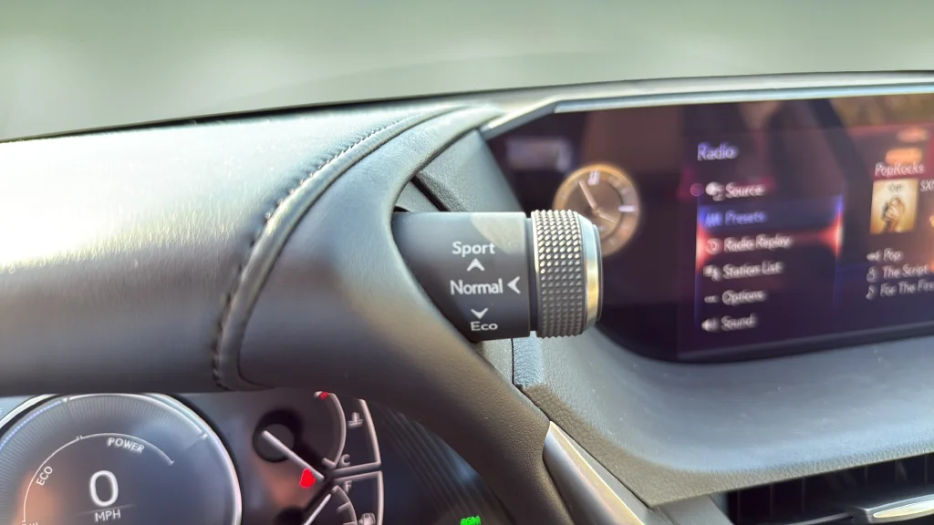 Used 2020 Silver Lexus 300h image 22