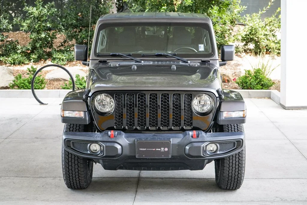 Used 2022 Gray Jeep Altitude image 2