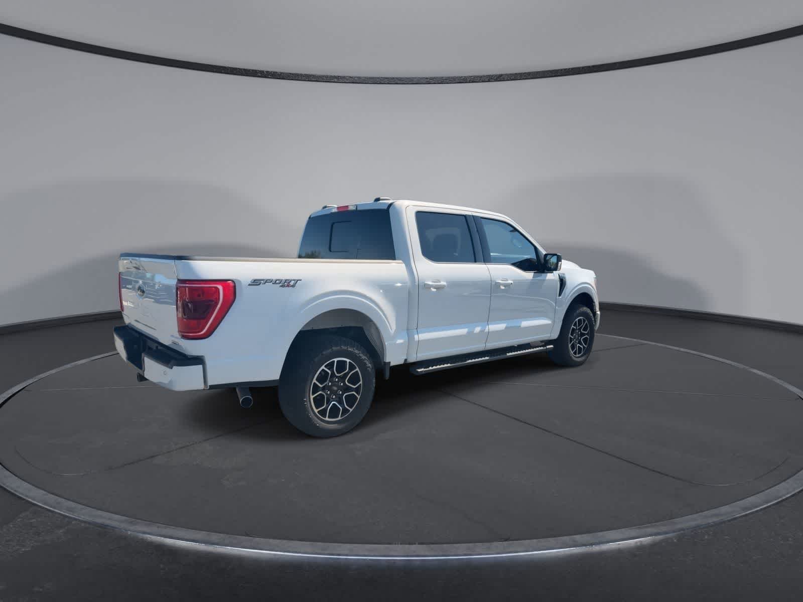 Certified Used 2022 Oxford White Clearcoat Ford XLT image 8