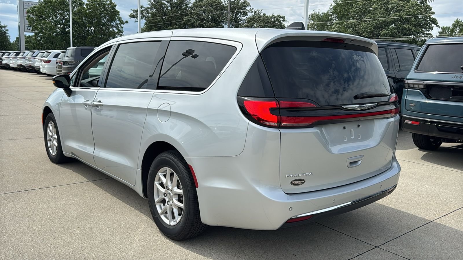 Used 2024 Silver Chrysler Touring L image 8