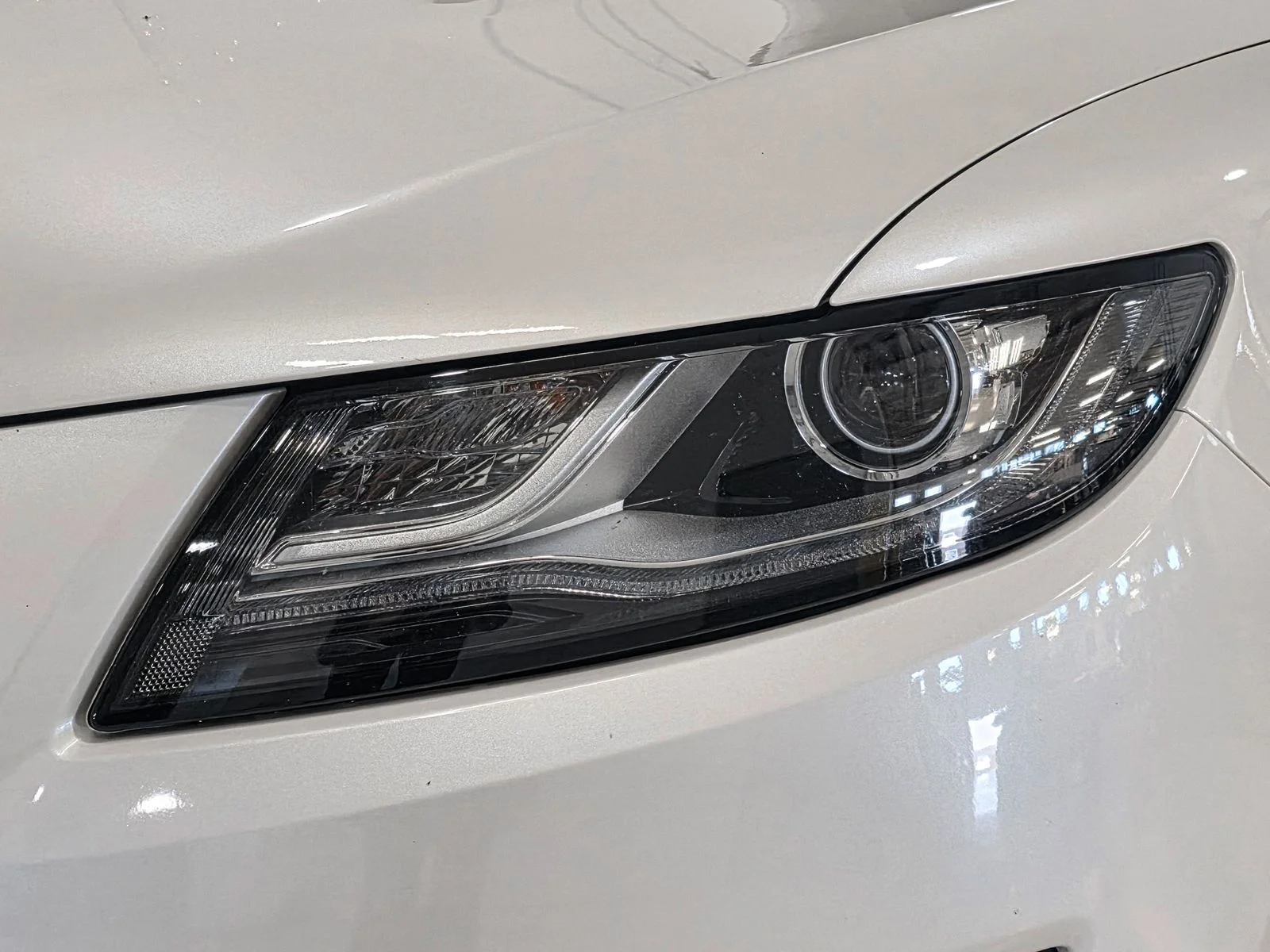Used 2019 White Lincoln Select image 14