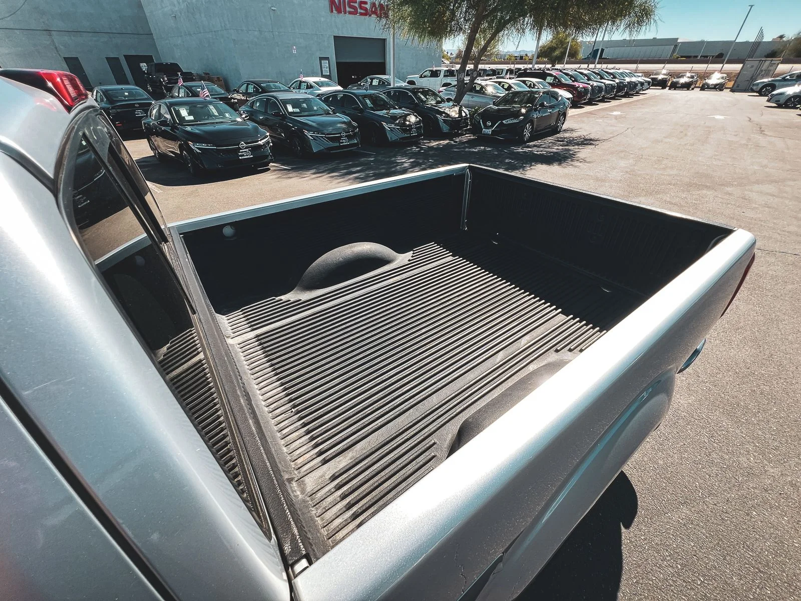 Used 2010 Silver Nissan SE image 18